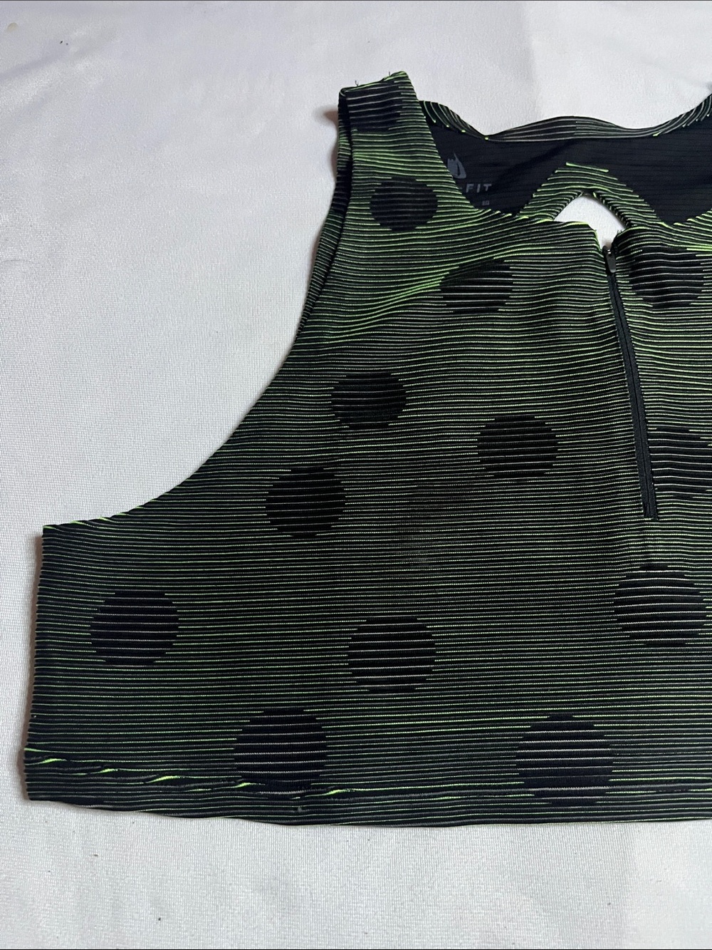 Nike Cropped Performance Top - Picture 2 of 8